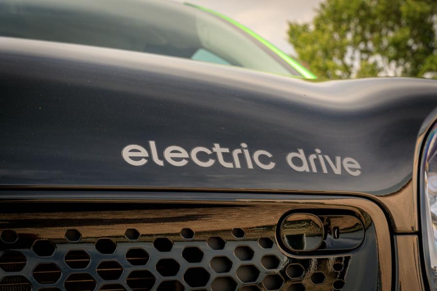Логотип Smart ForTwo Prime Electric Drive Cabrio (A453) 2017 года  (UK) (фото 27 из 35)